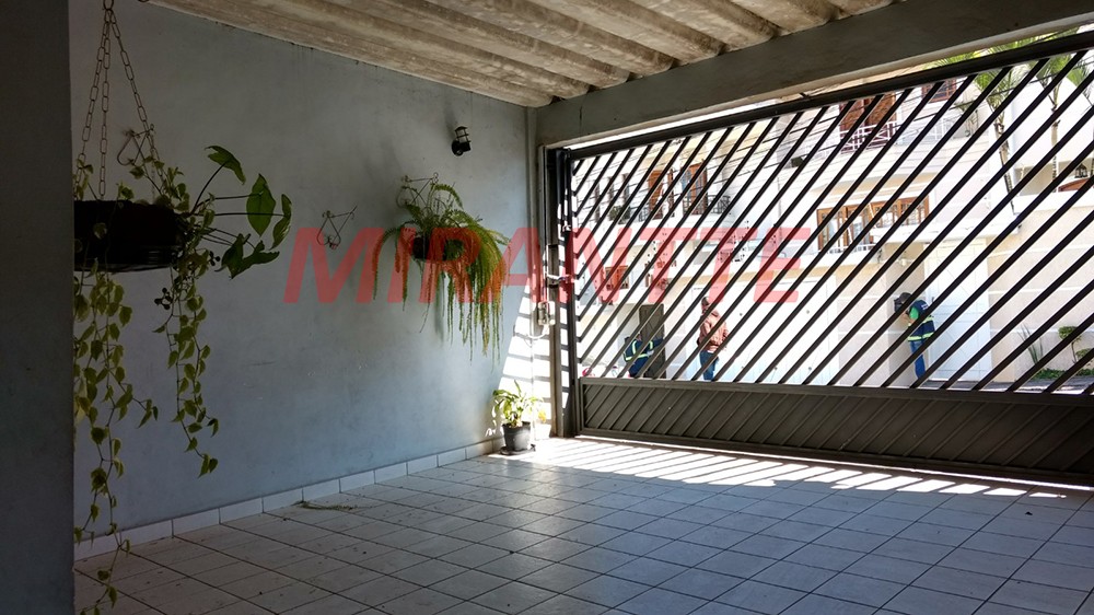 Sobrado de 210m² com 3 quartos em Água Fria