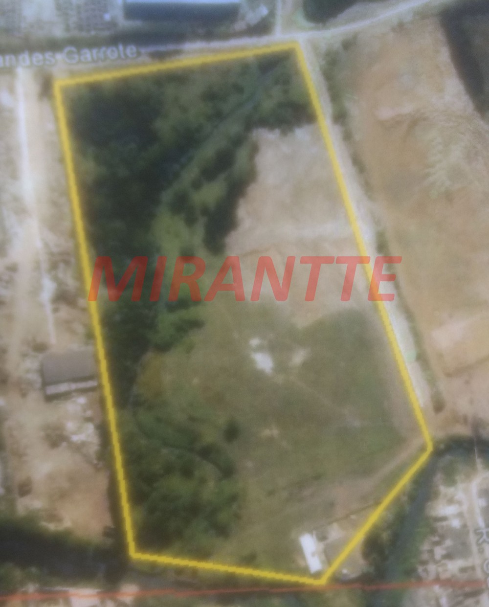 Terreno de 32m² em Cumbica