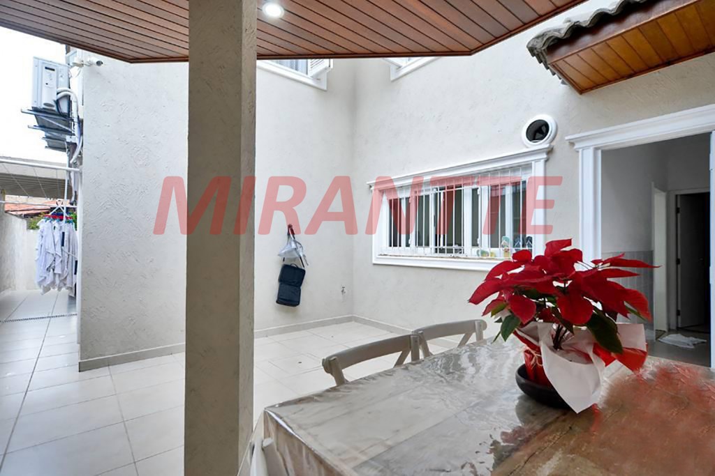 Sobrado de 230m² com 3 quartos em Água Fria