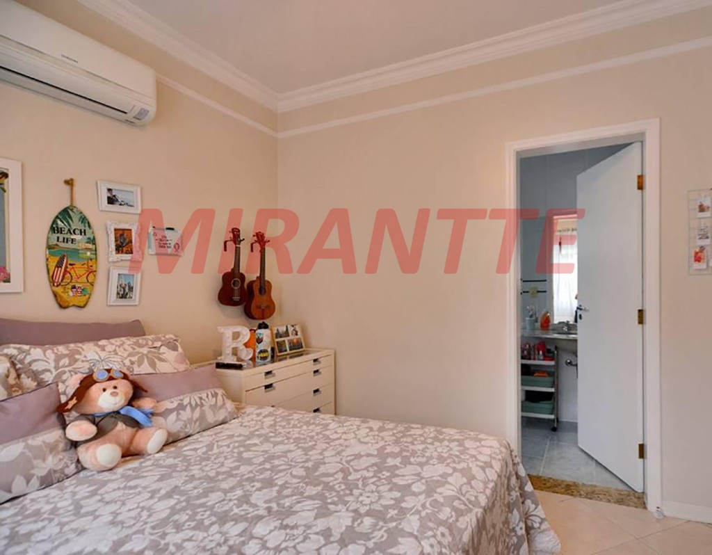 Sobrado de 230m² com 3 quartos em Água Fria