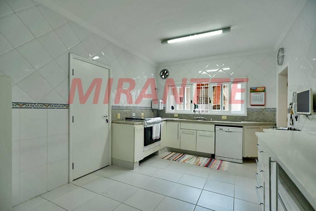 Sobrado de 230m² com 3 quartos em Água Fria