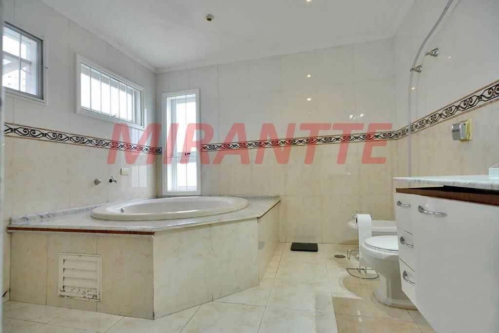 Sobrado de 230m² com 3 quartos em Água Fria