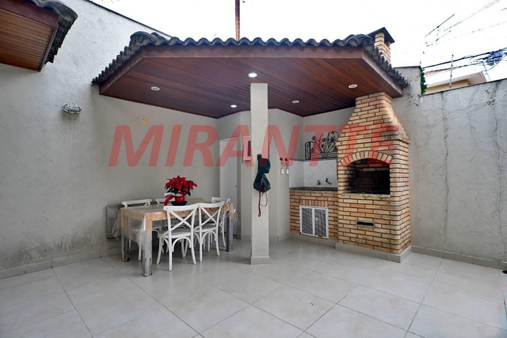 Sobrado de 230m² com 3 quartos em Água Fria