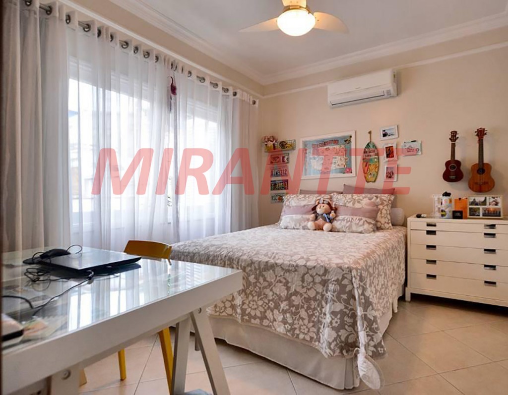 Sobrado de 230m² com 3 quartos em Água Fria