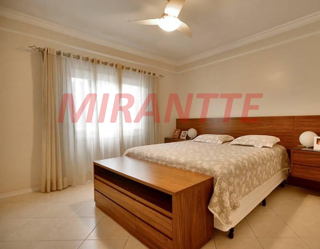 Sobrado de 230m² com 3 quartos em Água Fria