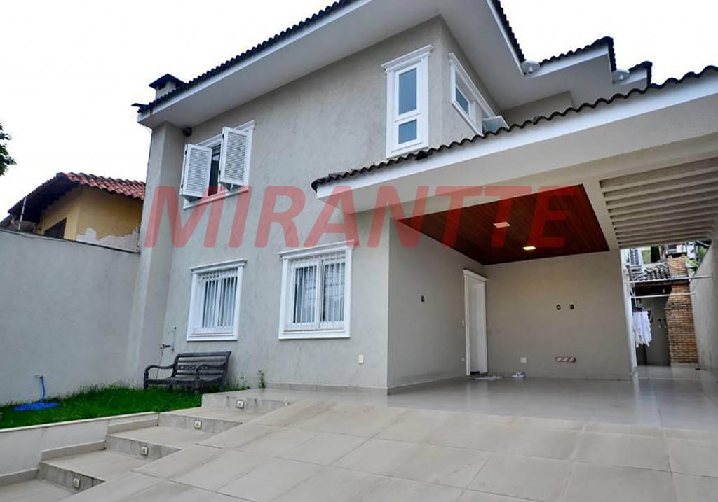 Sobrado de 230m² com 3 quartos em Água Fria