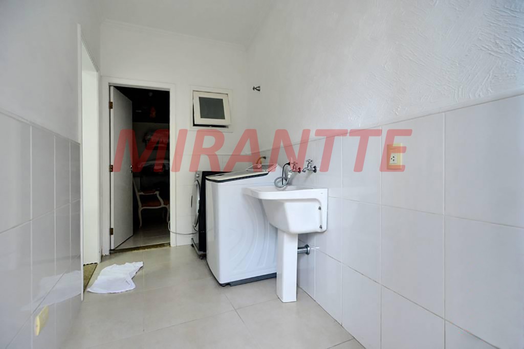 Sobrado de 230m² com 3 quartos em Água Fria