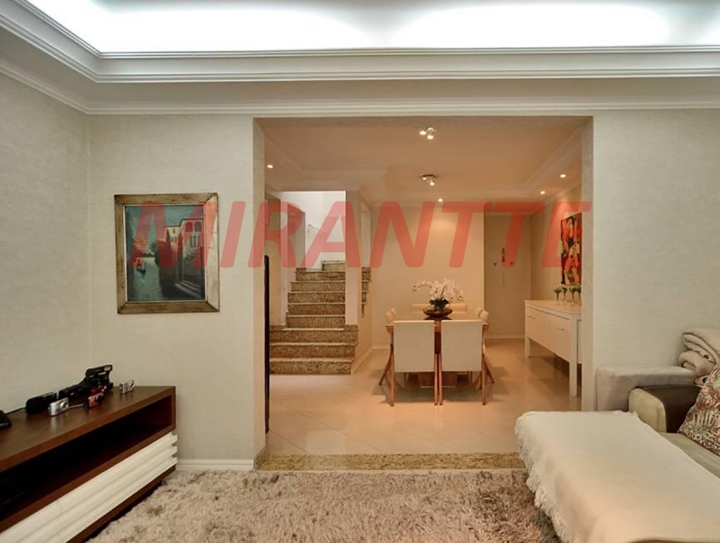 Sobrado de 230m² com 3 quartos em Água Fria