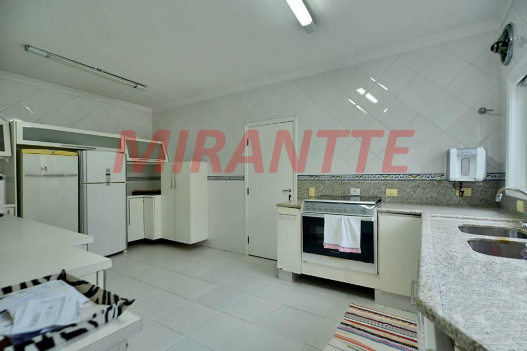 Sobrado de 230m² com 3 quartos em Água Fria