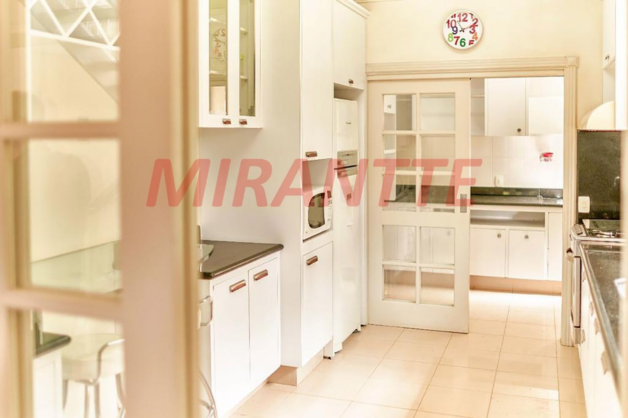 Sobrado de 600m² com 4 quartos em Serra Da Cantareira