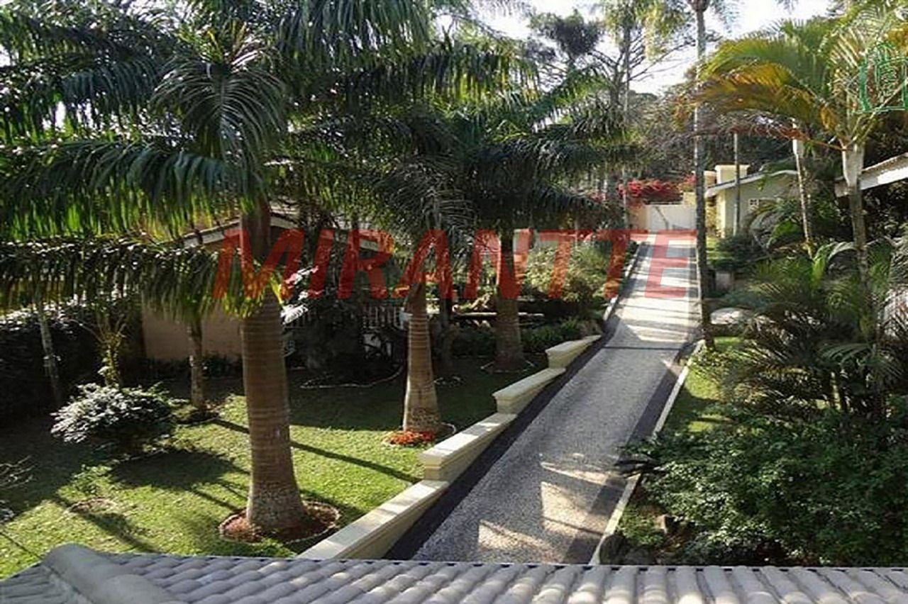 Sobrado de 600m² com 4 quartos em Serra Da Cantareira