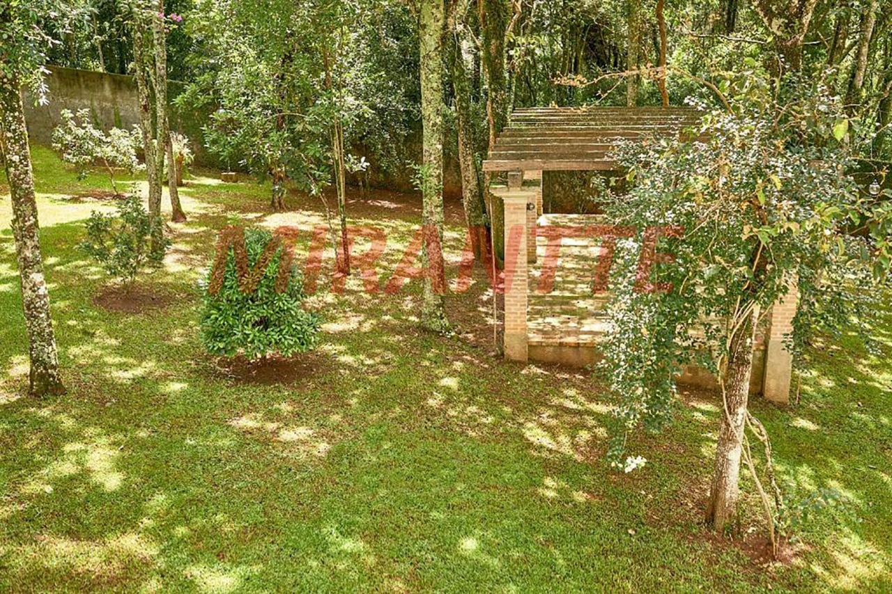 Sobrado de 600m² com 4 quartos em Serra Da Cantareira