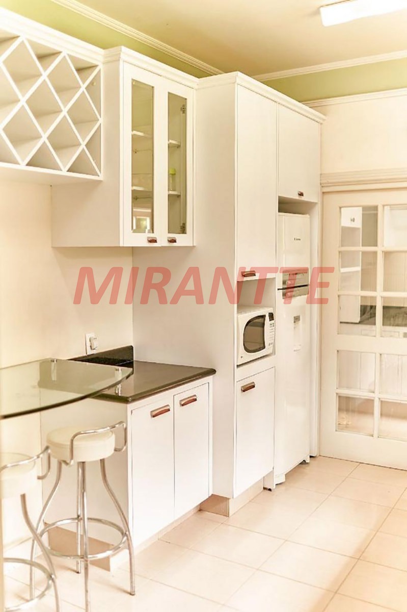 Sobrado de 600m² com 4 quartos em Serra Da Cantareira