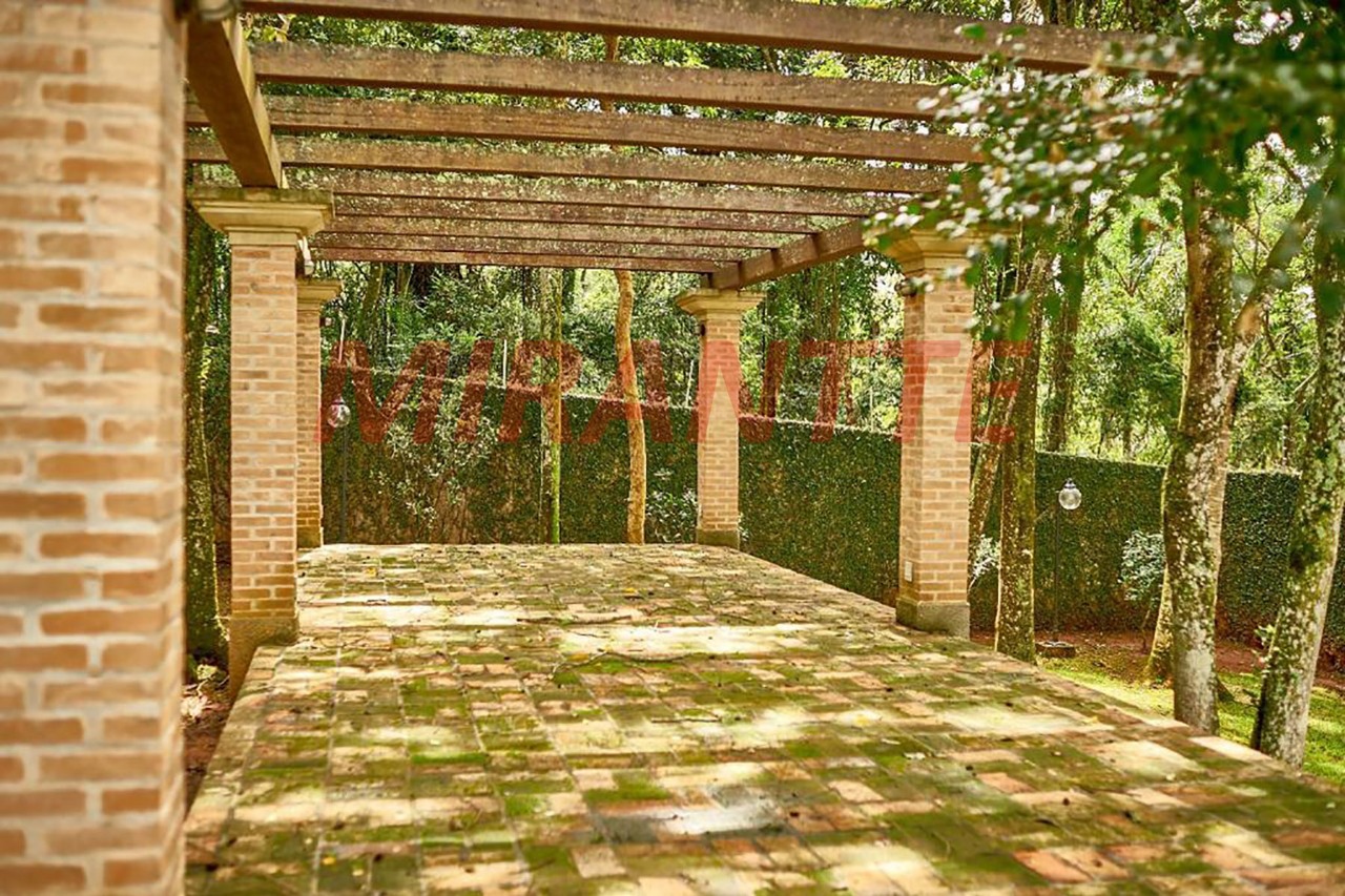 Sobrado de 600m² com 4 quartos em Serra Da Cantareira