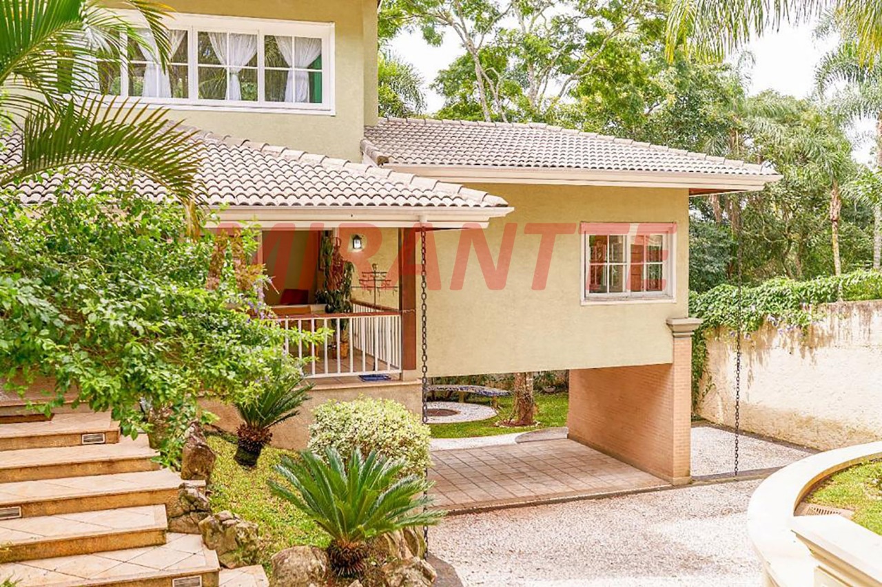 Sobrado de 600m² com 4 quartos em Serra Da Cantareira