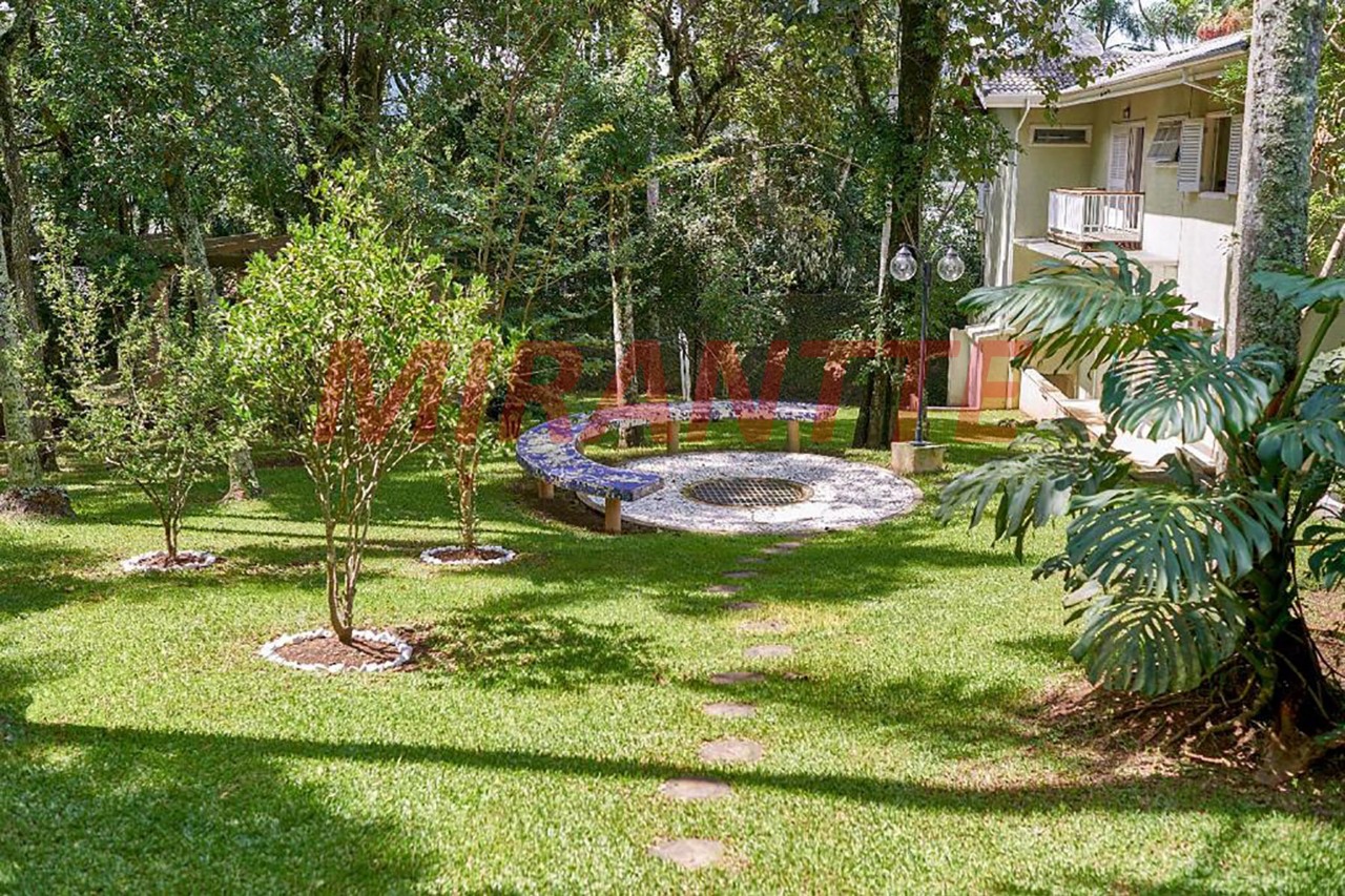 Sobrado de 600m² com 4 quartos em Serra Da Cantareira