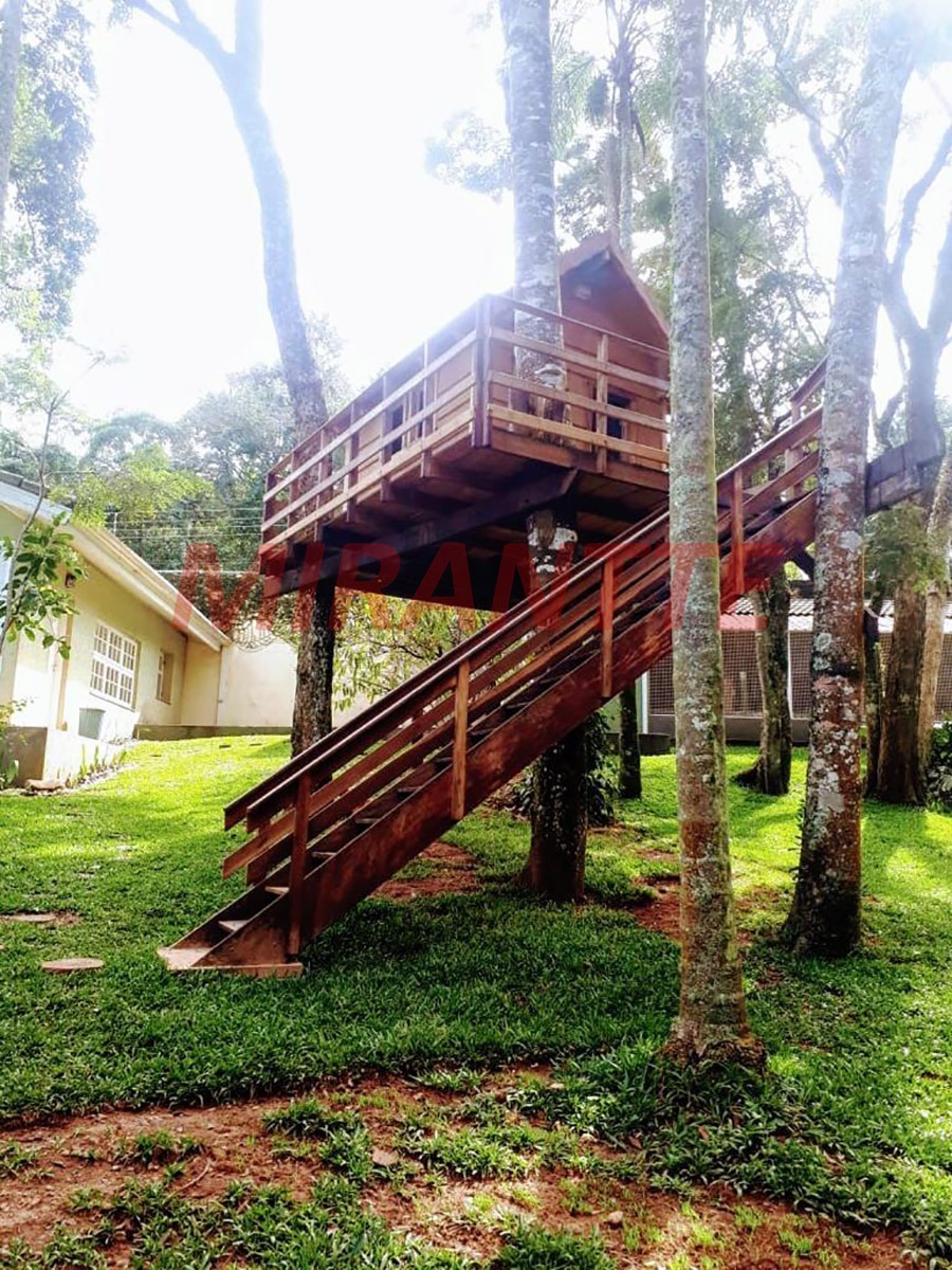 Sobrado de 600m² com 4 quartos em Serra Da Cantareira