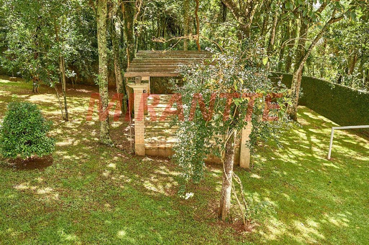 Sobrado de 600m² com 4 quartos em Serra Da Cantareira