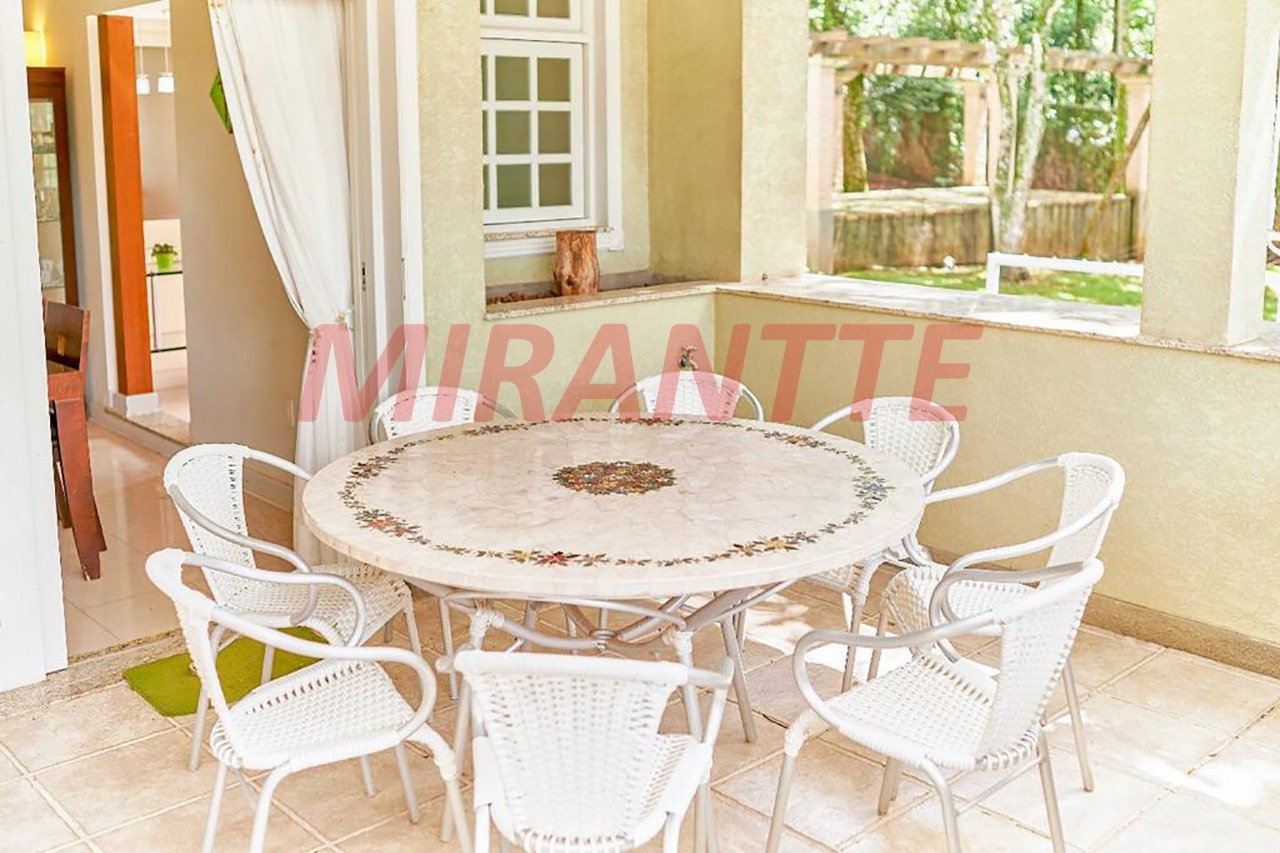 Sobrado de 600m² com 4 quartos em Serra Da Cantareira