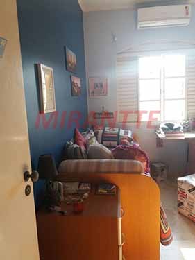 Sobrado de 200m² com 3 quartos em Vila Cavaton