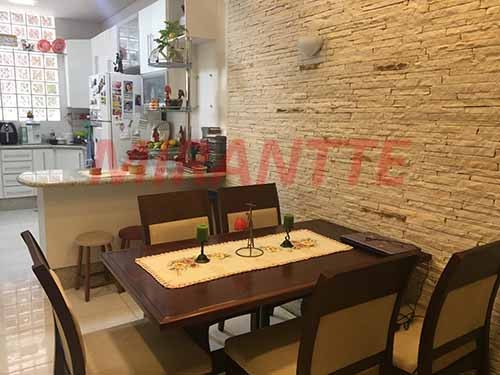 Sobrado de 200m² com 3 quartos em Vila Cavaton