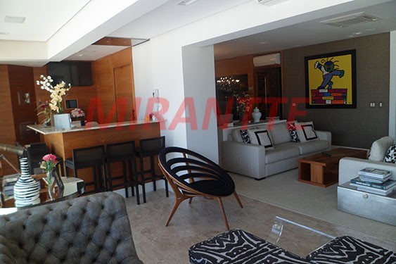 Cobertura de 330m² com 4 quartos em Santana