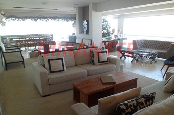 Cobertura de 330m² com 4 quartos em Santana