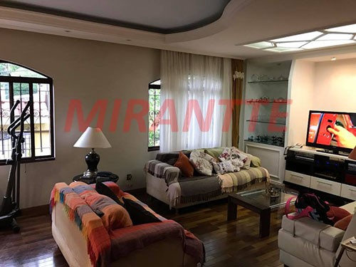Sobrado de 281m² com 4 quartos em Tremembe
