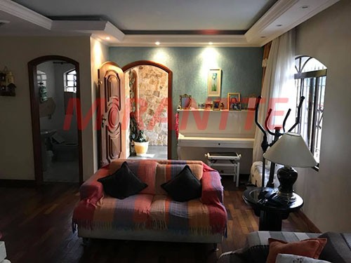 Sobrado de 281m² com 4 quartos em Tremembe