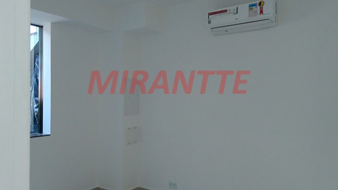 Conjunto comercial em Água Fria
