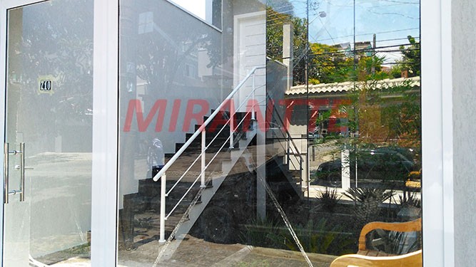 Conjunto comercial em Água Fria