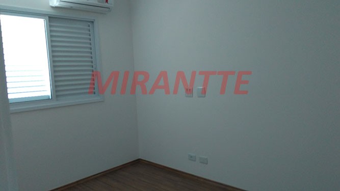 Conjunto comercial em Água Fria