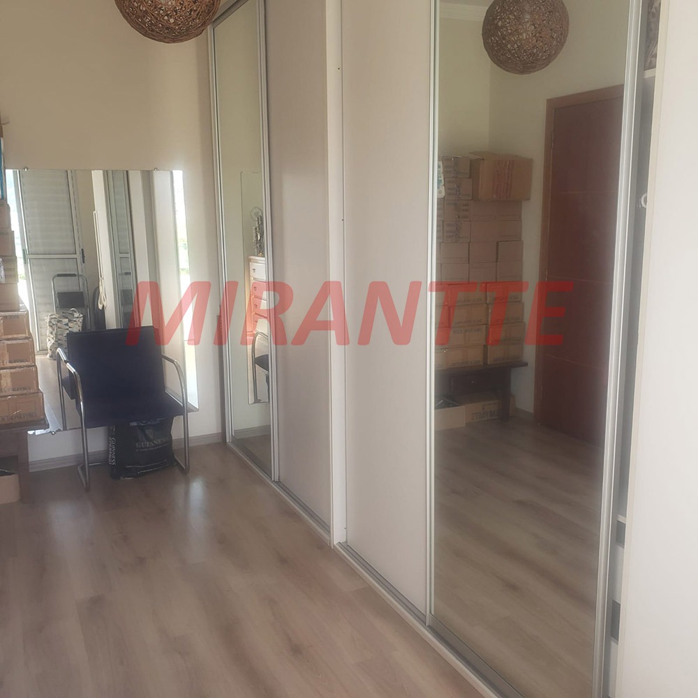Sobrado de 250m² com 3 quartos em Jardim Virginia Bianca