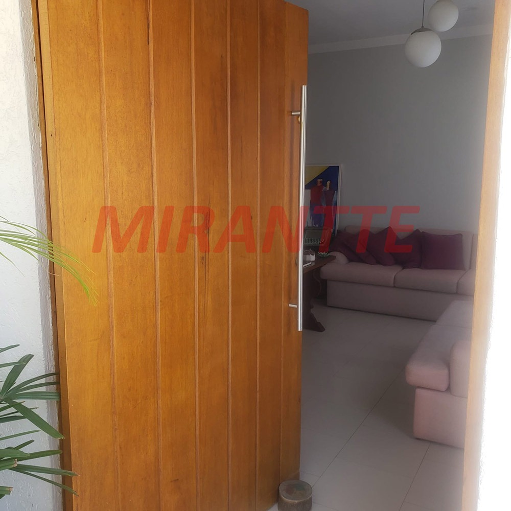 Sobrado de 250m² com 3 quartos em Jardim Virginia Bianca