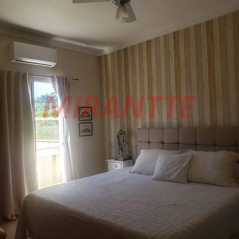 Sobrado de 250m² com 3 quartos em Jardim Virginia Bianca
