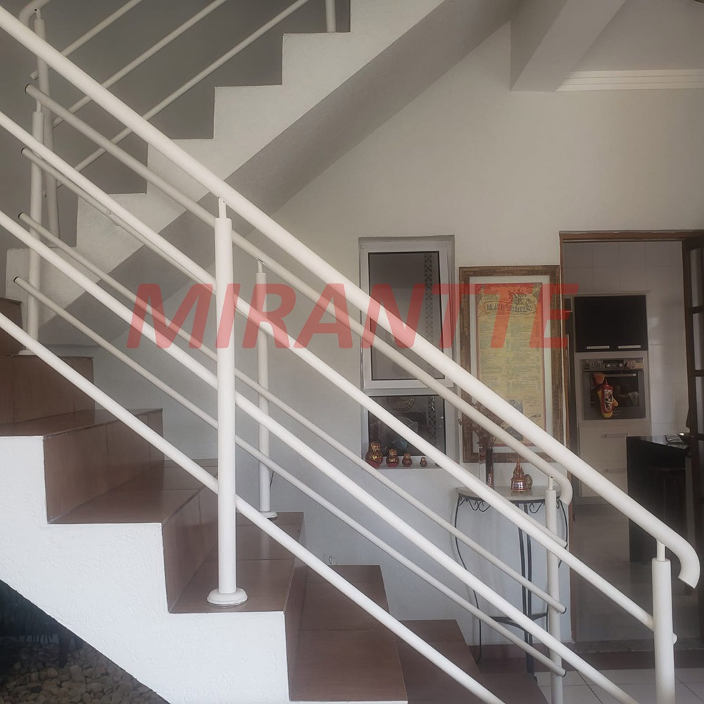 Sobrado de 250m² com 3 quartos em Jardim Virginia Bianca