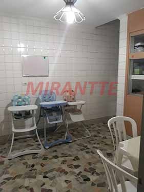 Sobrado de 370m² com 3 quartos em Água Fria