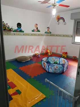 Sobrado de 370m² com 3 quartos em Água Fria