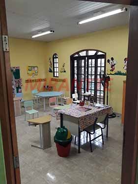 Sobrado de 370m² com 3 quartos em Água Fria