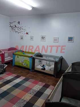 Sobrado de 370m² com 3 quartos em Água Fria