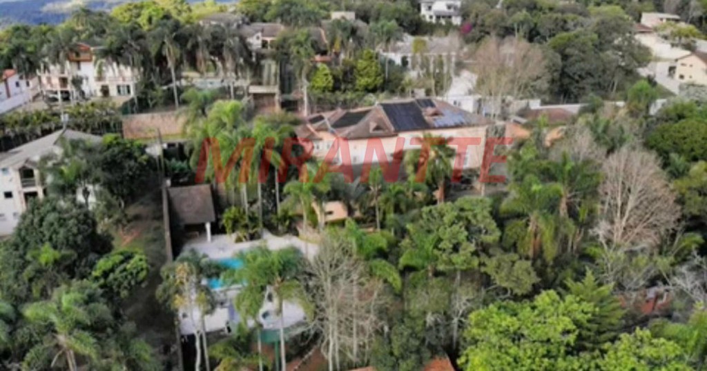 Sobrado de 1300m² com 5 quartos em Serra da Cantareira