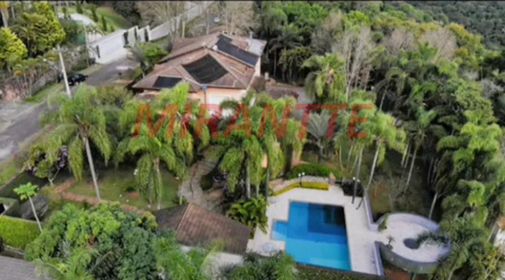 Sobrado de 1300m² com 5 quartos em Serra da Cantareira