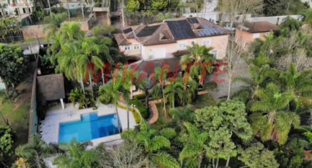 Sobrado de 1300m² com 5 quartos em Serra da Cantareira