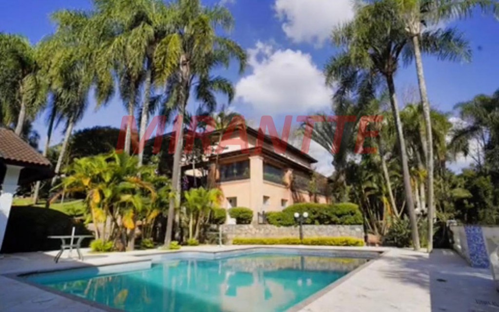 Sobrado de 1300m² com 5 quartos em Serra da Cantareira