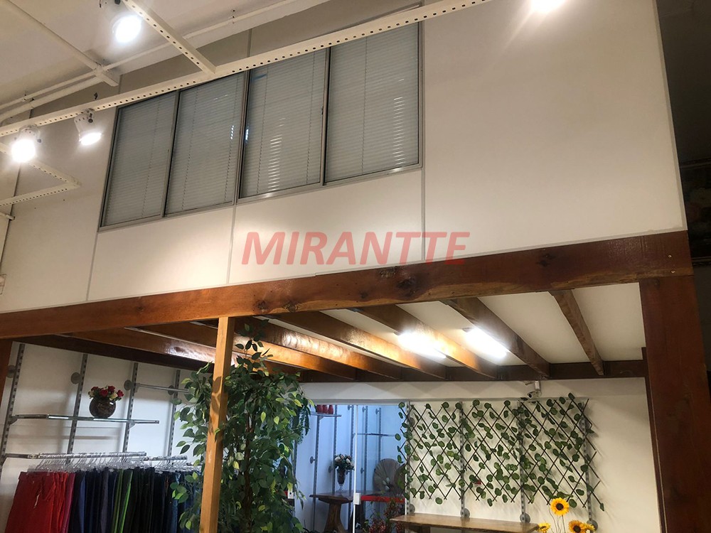 Comercial de 200m² em Santana