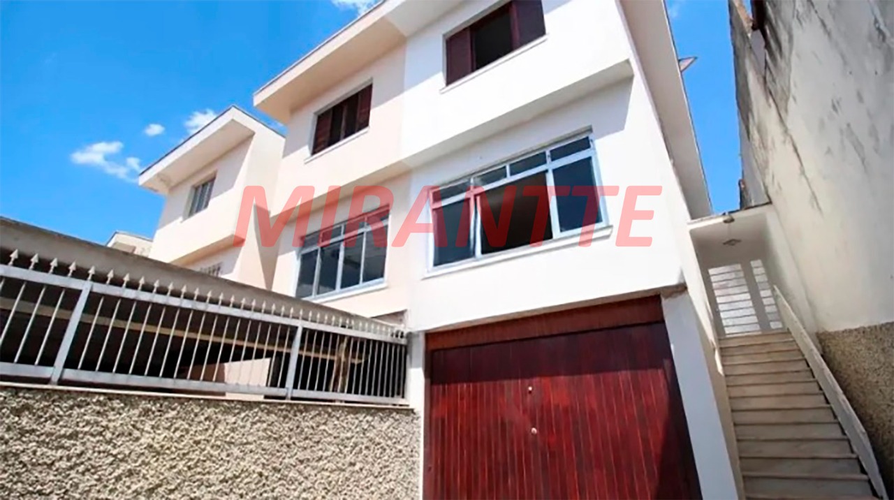 Sobrado de 153m² com 3 quartos em Água Fria