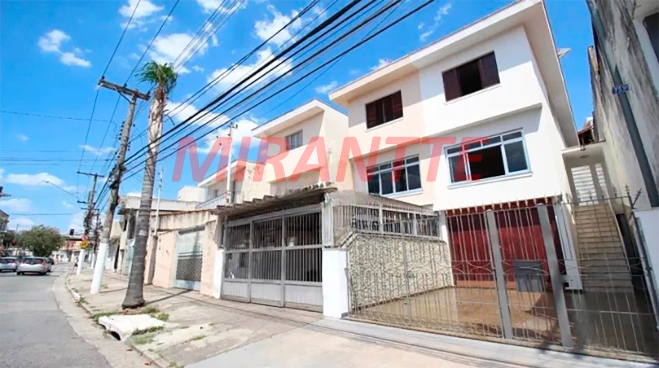Sobrado de 153m² com 3 quartos em Água Fria
