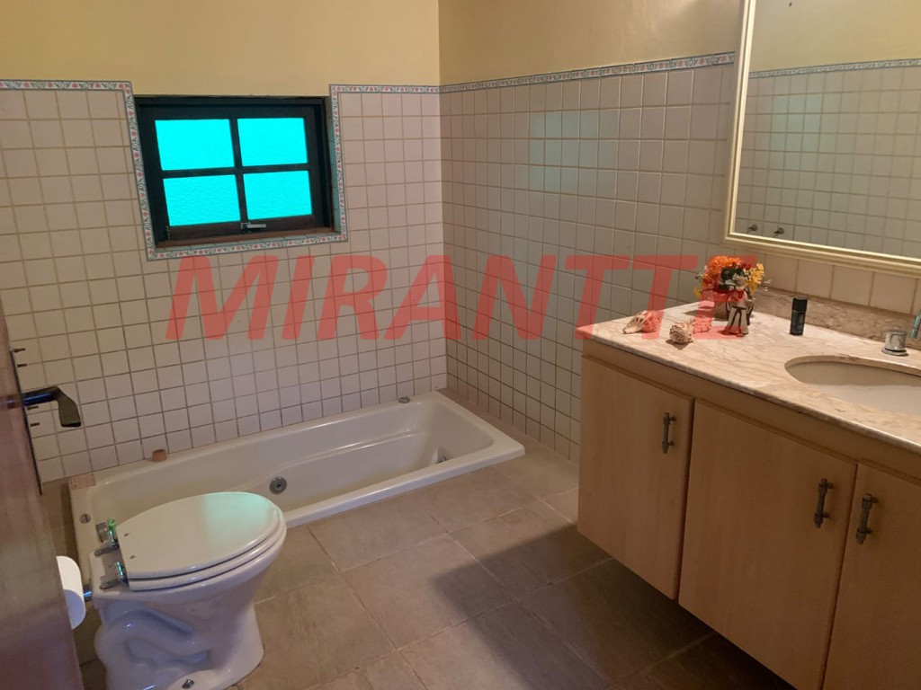 Cond. fechado de 250m² com 4 quartos em Serra da Cantareira