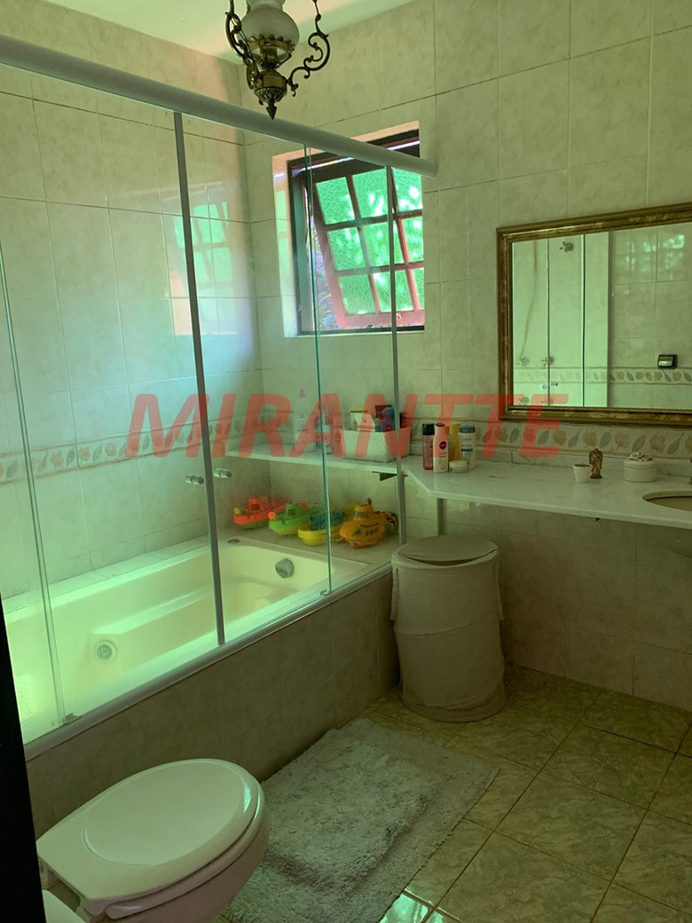Cond. fechado de 250m² com 4 quartos em Serra da Cantareira