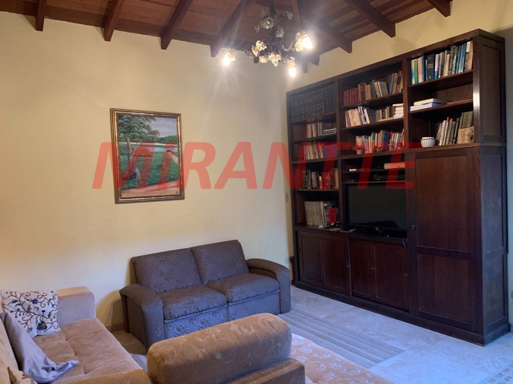 Cond. fechado de 250m² com 4 quartos em Serra da Cantareira